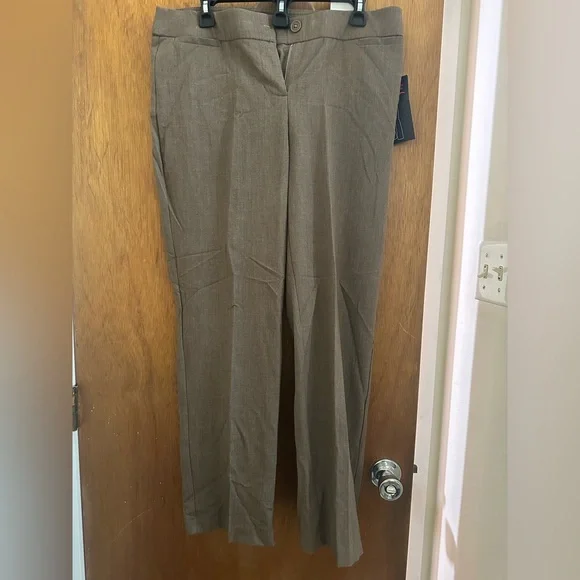 Briggs New York Brown Straight Leg Pants - Picture 1 of 4